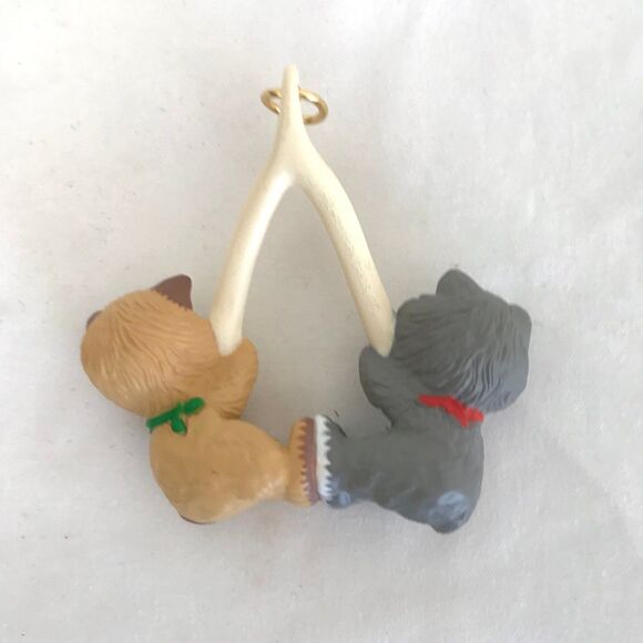 1992 Hallmark Keepsake Holiday Wishes Two Kittens On Wishbone Christmas Ornament - Picture 4 of 7